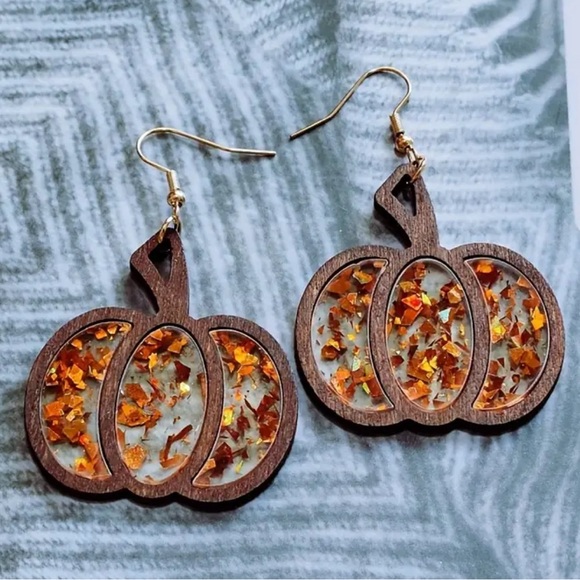 PRICE REDUCED NEW Fall Wooden Pumpkin Drop Earrings - Picture 1 of 4